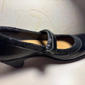 NAOT Womens Size 10 (Eur 41) Black Leather Mary Jane Pumps Shoes